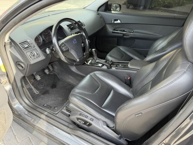 Серый Вольво Ц30, объемом двигателя 2 л и пробегом 230 тыс. км за 6000 $, фото 4 на Automoto.ua