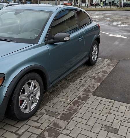 Синий Вольво Ц30, объемом двигателя 1.6 л и пробегом 297 тыс. км за 5400 $, фото 2 на Automoto.ua
