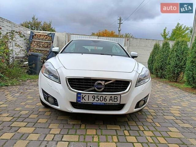 Белый Вольво Ц70, объемом двигателя 2.52 л и пробегом 315 тыс. км за 12300 $, фото 7 на Automoto.ua