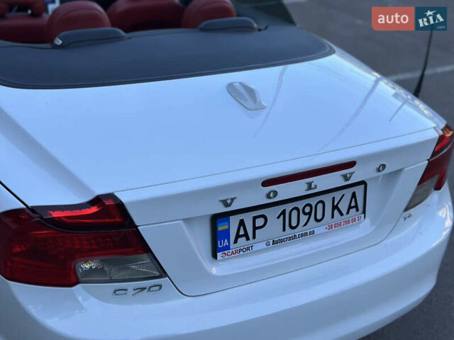Белый Вольво Ц70, объемом двигателя 2.52 л и пробегом 245 тыс. км за 11500 $, фото 22 на Automoto.ua