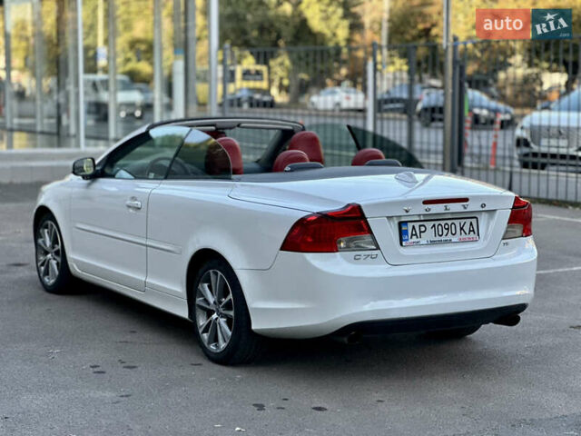 Белый Вольво Ц70, объемом двигателя 2.52 л и пробегом 245 тыс. км за 11500 $, фото 13 на Automoto.ua