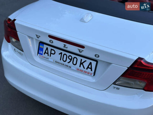 Белый Вольво Ц70, объемом двигателя 2.52 л и пробегом 245 тыс. км за 11500 $, фото 20 на Automoto.ua