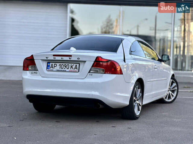 Белый Вольво Ц70, объемом двигателя 2.52 л и пробегом 245 тыс. км за 11500 $, фото 3 на Automoto.ua