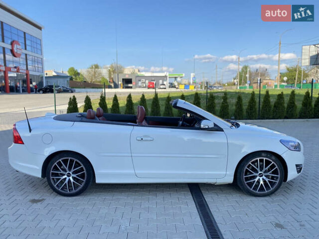 Белый Вольво Ц70, объемом двигателя 2.5 л и пробегом 265 тыс. км за 9600 $, фото 1 на Automoto.ua