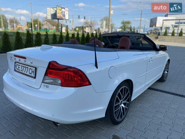 Белый Вольво Ц70, объемом двигателя 2.5 л и пробегом 265 тыс. км за 9600 $, фото 2 на Automoto.ua