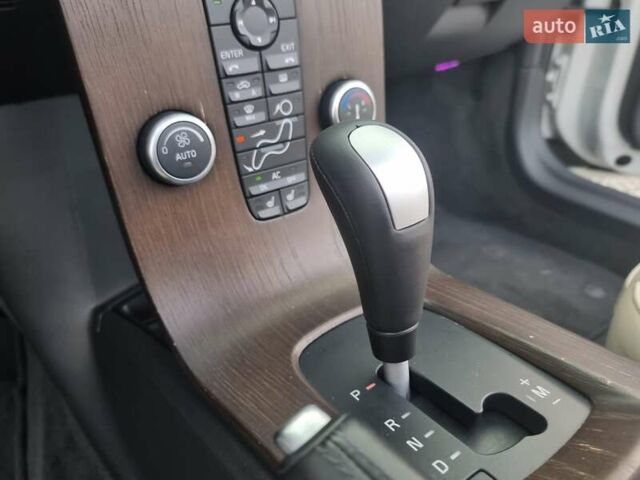 Белый Вольво Ц70, объемом двигателя 2.52 л и пробегом 165 тыс. км за 12500 $, фото 45 на Automoto.ua
