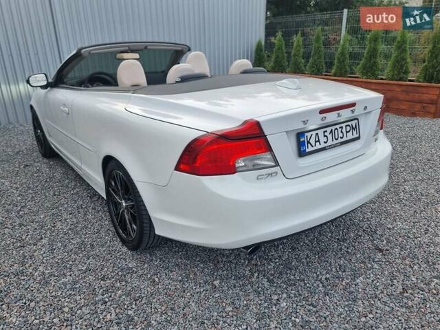 Белый Вольво Ц70, объемом двигателя 2.52 л и пробегом 165 тыс. км за 12500 $, фото 16 на Automoto.ua