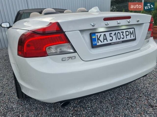 Белый Вольво Ц70, объемом двигателя 2.52 л и пробегом 165 тыс. км за 12500 $, фото 18 на Automoto.ua