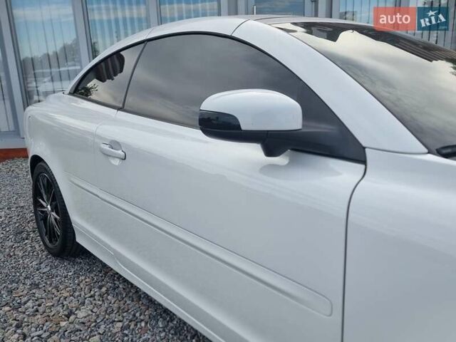 Белый Вольво Ц70, объемом двигателя 2.52 л и пробегом 165 тыс. км за 12500 $, фото 13 на Automoto.ua