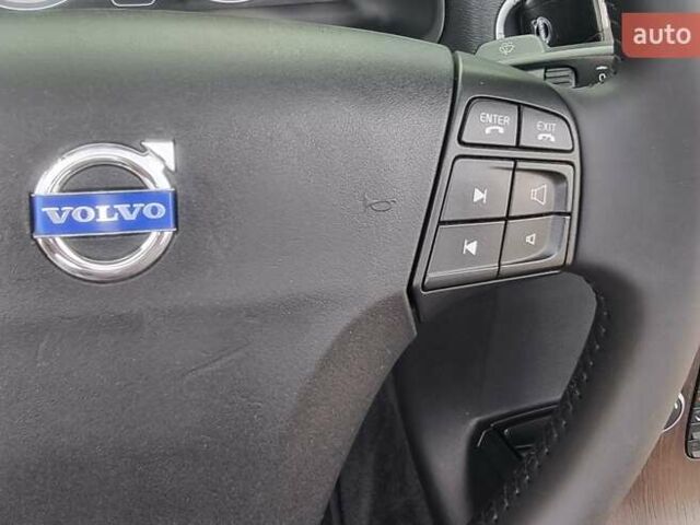 Белый Вольво Ц70, объемом двигателя 2.52 л и пробегом 165 тыс. км за 12500 $, фото 38 на Automoto.ua