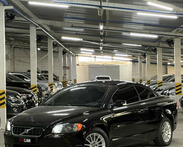 Черный Вольво Ц70, объемом двигателя 2.4 л и пробегом 247 тыс. км за 9200 $, фото 3 на Automoto.ua