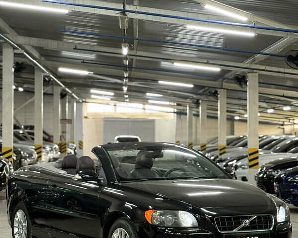 Черный Вольво Ц70, объемом двигателя 2.4 л и пробегом 247 тыс. км за 9200 $, фото 6 на Automoto.ua