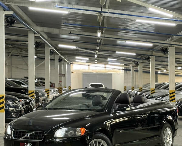 Черный Вольво Ц70, объемом двигателя 2.4 л и пробегом 247 тыс. км за 9200 $, фото 1 на Automoto.ua
