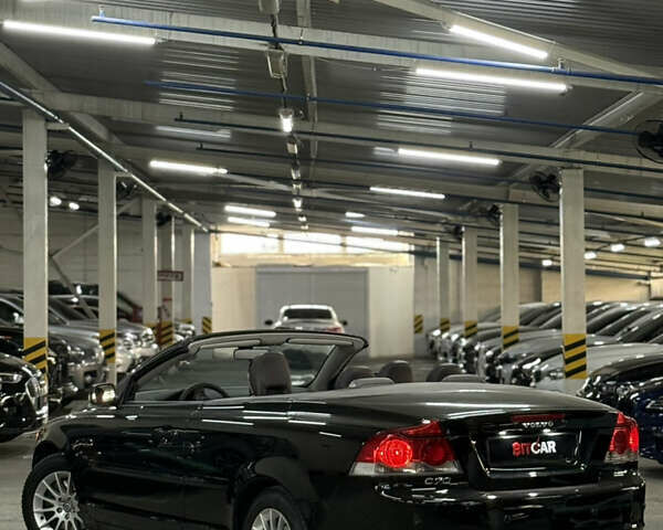 Черный Вольво Ц70, объемом двигателя 2.4 л и пробегом 247 тыс. км за 9200 $, фото 9 на Automoto.ua