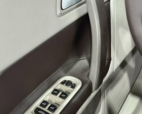 Черный Вольво Ц70, объемом двигателя 2.4 л и пробегом 247 тыс. км за 9200 $, фото 12 на Automoto.ua