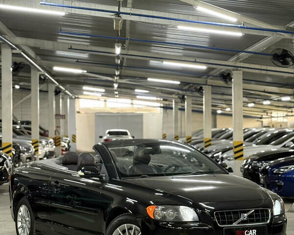Черный Вольво Ц70, объемом двигателя 2.4 л и пробегом 247 тыс. км за 9200 $, фото 5 на Automoto.ua