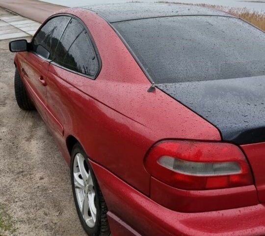 Красный Вольво Ц70, объемом двигателя 2.3 л и пробегом 285 тыс. км за 3500 $, фото 2 на Automoto.ua