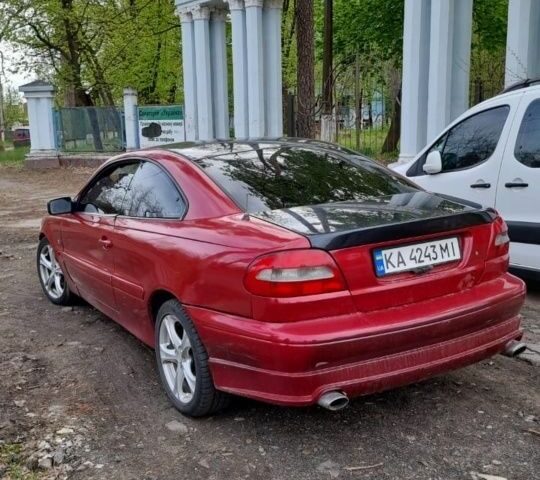 Красный Вольво Ц70, объемом двигателя 2.3 л и пробегом 285 тыс. км за 3500 $, фото 1 на Automoto.ua