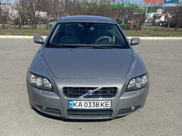 Серый Вольво Ц70, объемом двигателя 2.5 л и пробегом 172 тыс. км за 7400 $, фото 1 на Automoto.ua