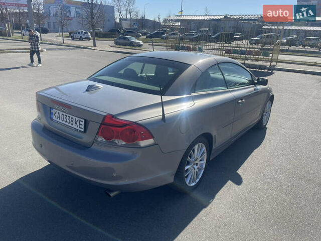 Серый Вольво Ц70, объемом двигателя 2.5 л и пробегом 172 тыс. км за 7400 $, фото 7 на Automoto.ua