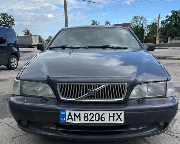 Сірий Вольво C70, об'ємом двигуна 2.44 л та пробігом 270 тис. км за 3600 $, фото 1 на Automoto.ua