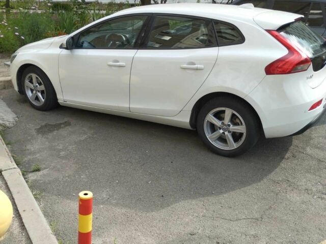 Белый Вольво Другая, объемом двигателя 1.6 л и пробегом 160 тыс. км за 9900 $, фото 2 на Automoto.ua