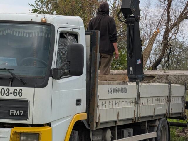 Белый Вольво Другая, объемом двигателя 7.3 л и пробегом 390 тыс. км за 428 $, фото 2 на Automoto.ua