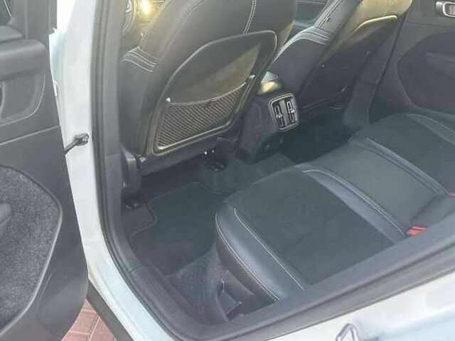 Белый Вольво Другая, объемом двигателя 2 л и пробегом 124 тыс. км за 23000 $, фото 9 на Automoto.ua