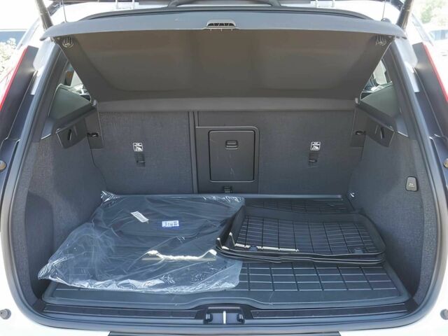 Білий Вольво Інша, об'ємом двигуна 2 л та пробігом 14 тис. км за 16500 $, фото 11 на Automoto.ua