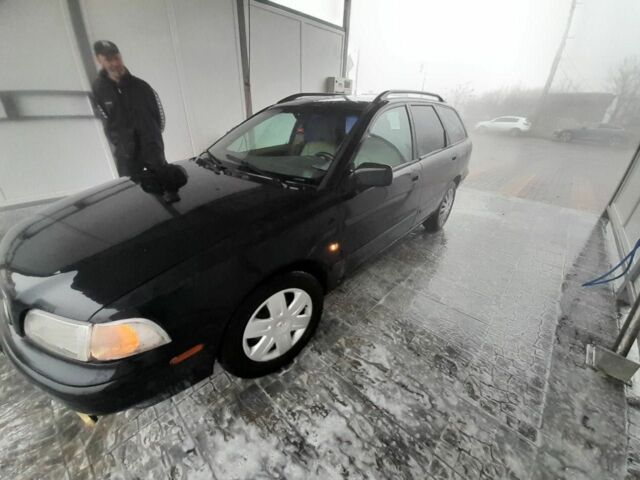 Черный Вольво Другая, объемом двигателя 0 л и пробегом 200 тыс. км за 1200 $, фото 1 на Automoto.ua