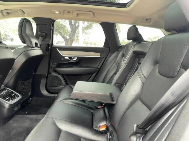 Чорний Вольво Інша, об'ємом двигуна 2 л та пробігом 14 тис. км за 17999 $, фото 10 на Automoto.ua