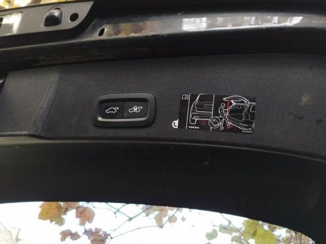 Черный Вольво Другая, объемом двигателя 0 л и пробегом 98 тыс. км за 16300 $, фото 12 на Automoto.ua