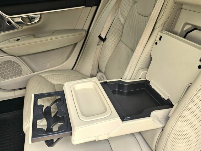 Коричневый Вольво Другая, объемом двигателя 2 л и пробегом 132 тыс. км за 31499 $, фото 15 на Automoto.ua