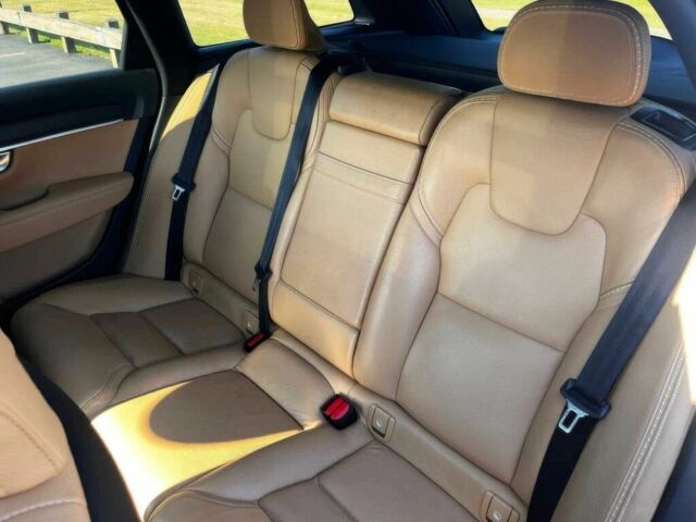 Красный Вольво Другая, объемом двигателя 2 л и пробегом 39 тыс. км за 8000 $, фото 9 на Automoto.ua