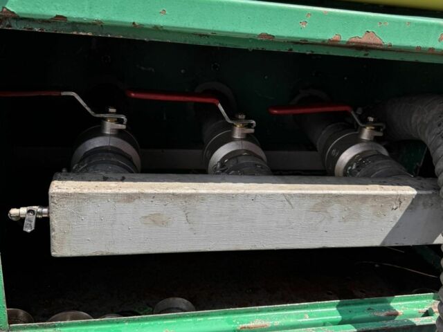 Желтый Вольво Другая, объемом двигателя 9.4 л и пробегом 800 тыс. км за 16000 $, фото 6 на Automoto.ua