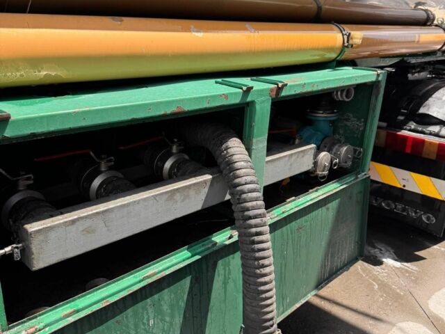 Желтый Вольво Другая, объемом двигателя 9.4 л и пробегом 800 тыс. км за 16000 $, фото 8 на Automoto.ua