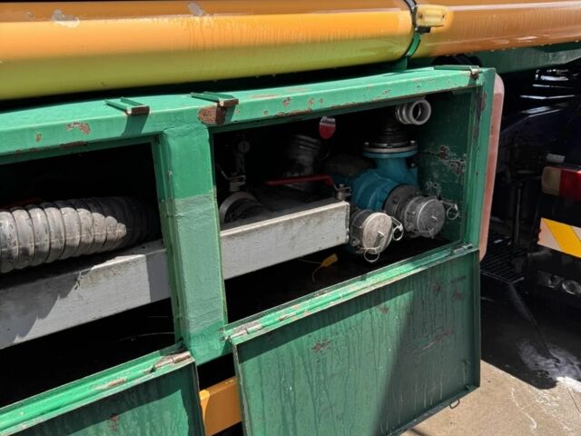 Желтый Вольво Другая, объемом двигателя 9.4 л и пробегом 800 тыс. км за 16000 $, фото 9 на Automoto.ua