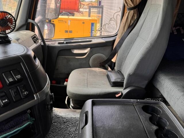 Желтый Вольво Другая, объемом двигателя 9.4 л и пробегом 800 тыс. км за 16000 $, фото 3 на Automoto.ua