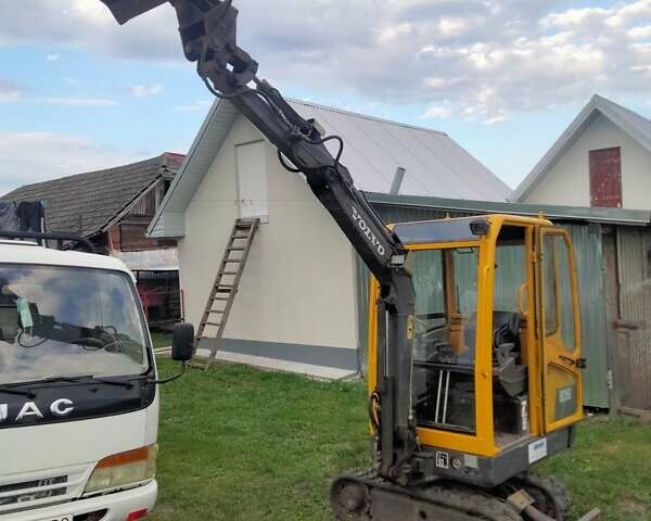 Желтый Вольво EC 15B, объемом двигателя 1 л и пробегом 330 тыс. км за 14299 $, фото 4 на Automoto.ua