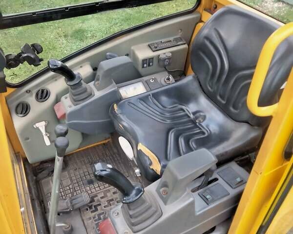 Желтый Вольво EC 15B, объемом двигателя 1 л и пробегом 330 тыс. км за 14299 $, фото 5 на Automoto.ua