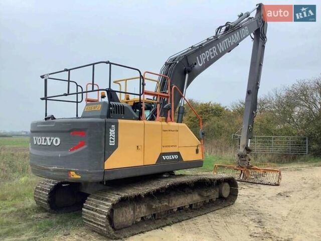 Желтый Вольво EC 220D, объемом двигателя 6 л и пробегом 0 тыс. км за 151340 $, фото 2 на Automoto.ua