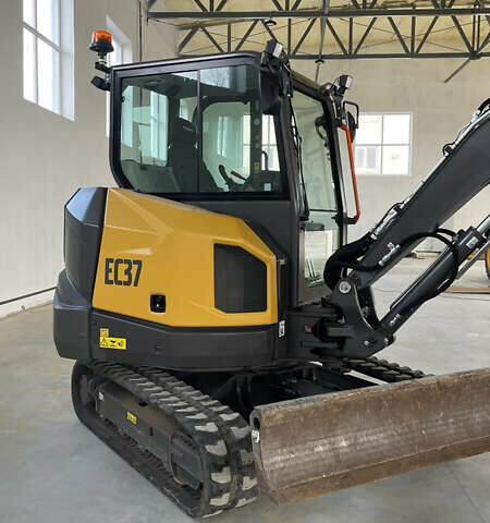 Серый Вольво EC 35, объемом двигателя 0 л и пробегом 0 тыс. км за 61475 $, фото 1 на Automoto.ua