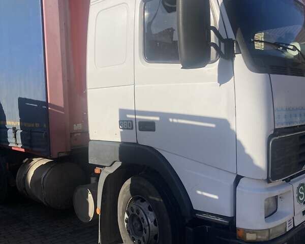 Белый Вольво FH 12, объемом двигателя 12 л и пробегом 596 тыс. км за 3500 $, фото 2 на Automoto.ua