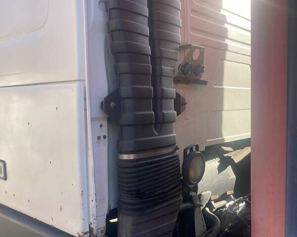 Белый Вольво FH 12, объемом двигателя 12 л и пробегом 596 тыс. км за 3500 $, фото 9 на Automoto.ua