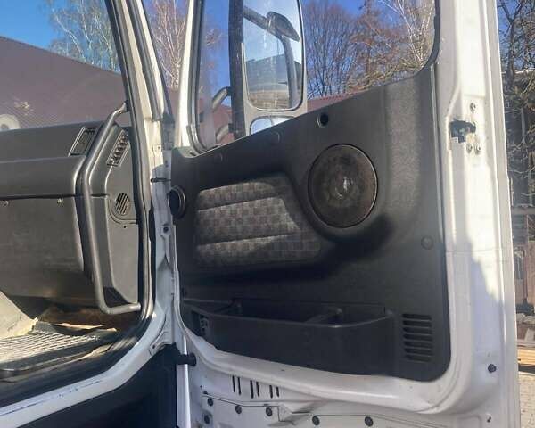 Белый Вольво FH 12, объемом двигателя 12 л и пробегом 596 тыс. км за 3500 $, фото 4 на Automoto.ua