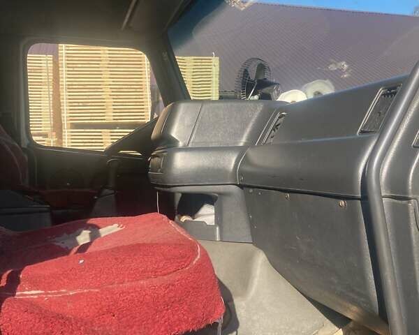 Белый Вольво FH 12, объемом двигателя 12 л и пробегом 596 тыс. км за 3500 $, фото 5 на Automoto.ua