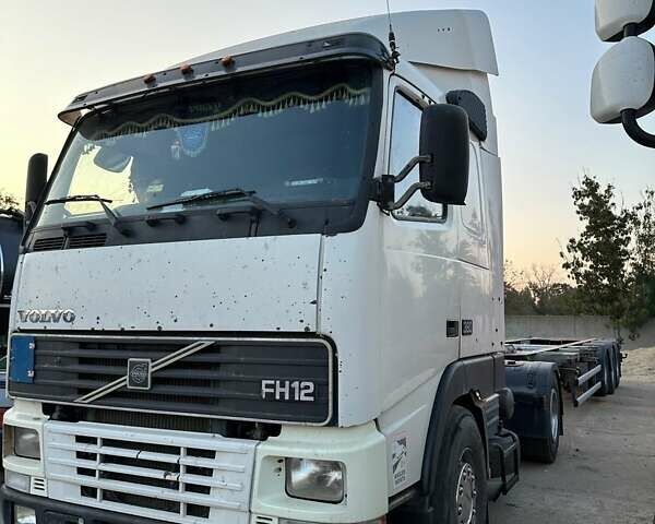 Белый Вольво FH 12, объемом двигателя 12 л и пробегом 200 тыс. км за 5500 $, фото 2 на Automoto.ua