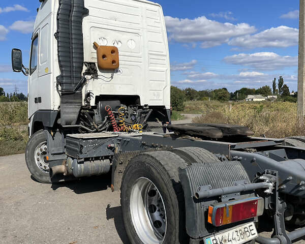 Белый Вольво FH 12, объемом двигателя 12.1 л и пробегом 2 тыс. км за 4100 $, фото 2 на Automoto.ua