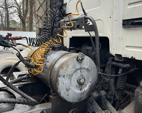 Белый Вольво FH 12, объемом двигателя 12 л и пробегом 570 тыс. км за 12000 $, фото 6 на Automoto.ua