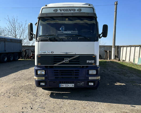 Белый Вольво FH 12, объемом двигателя 12.13 л и пробегом 700 тыс. км за 9500 $, фото 2 на Automoto.ua
